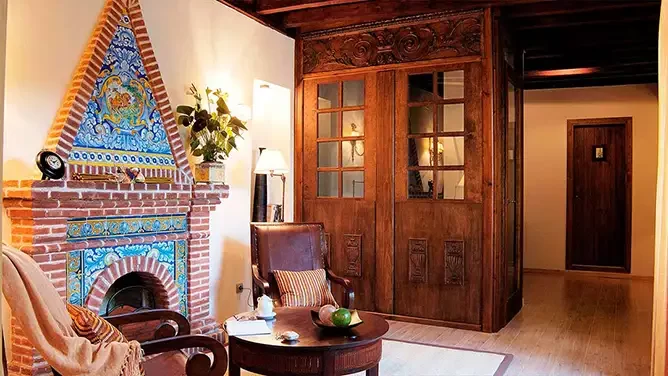 casa-rural-la-botica-oropesa-toledo-dormitorio-sala-estar copia